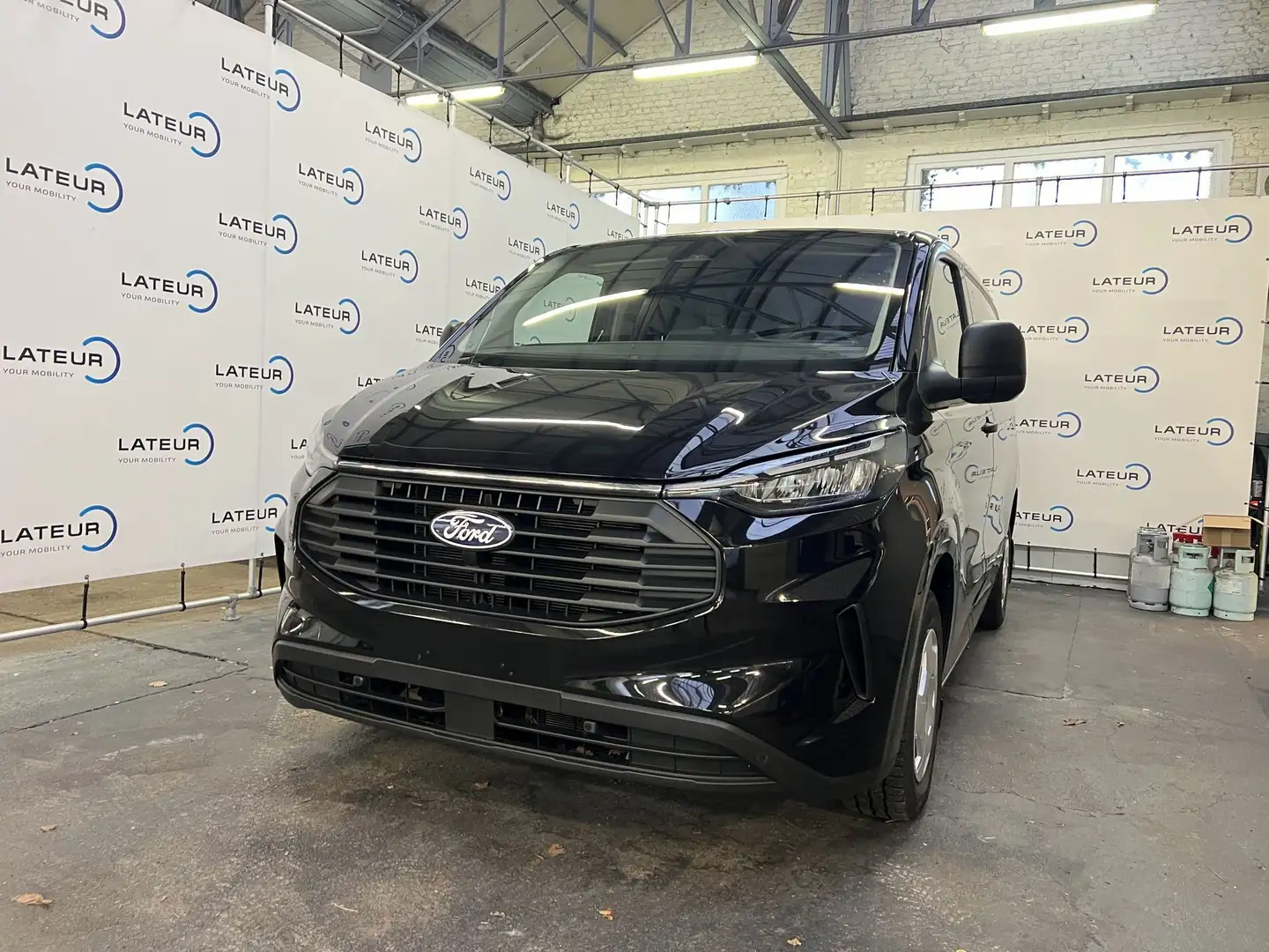 Ford Transit Custom 320S Trend 2.0TD 136Pk M6 FWD + GARANTIE EXTRA 10 Zwart - 1