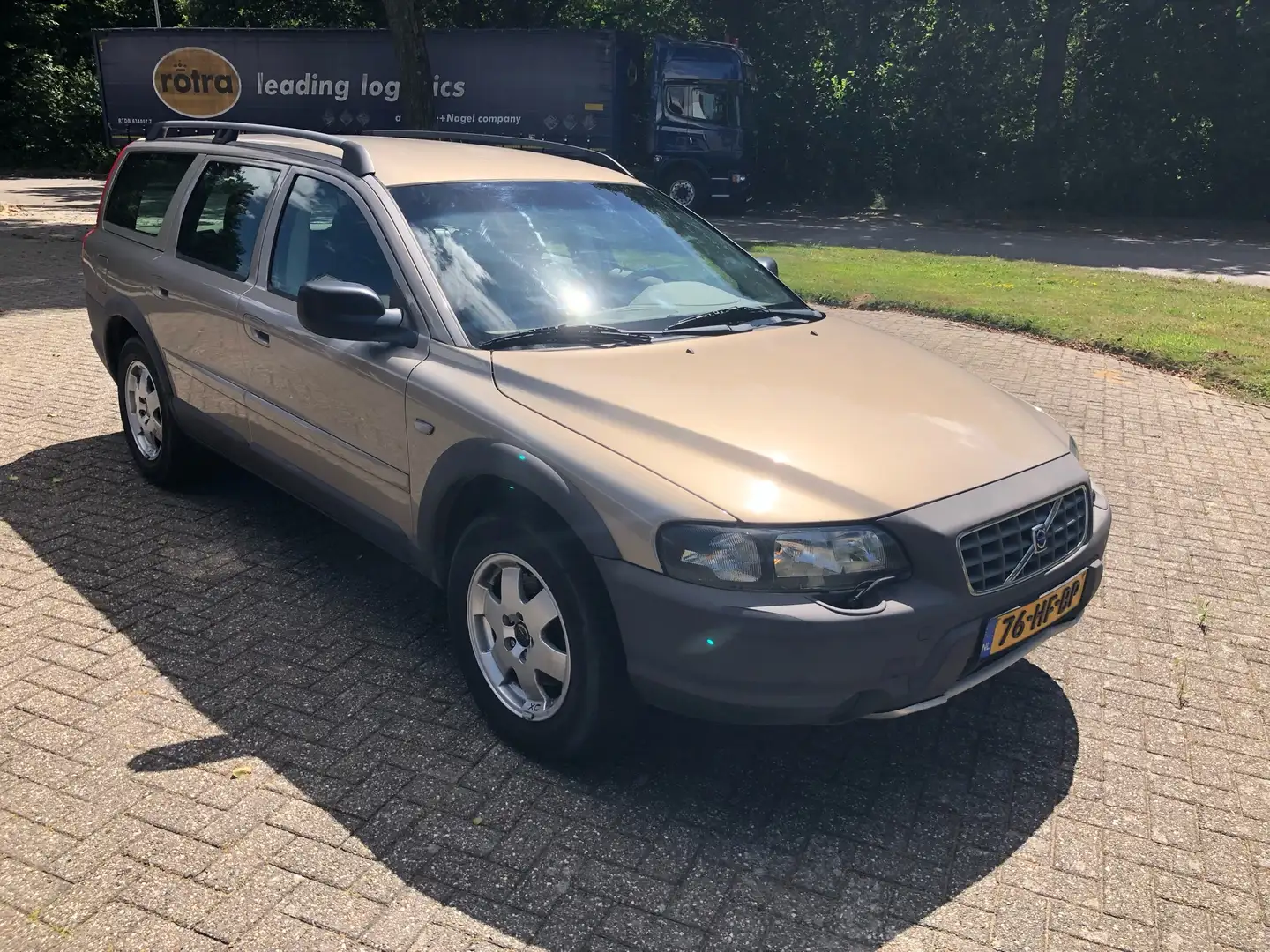 Volvo V70 2.4 T Comfort Line Beżowy - 1