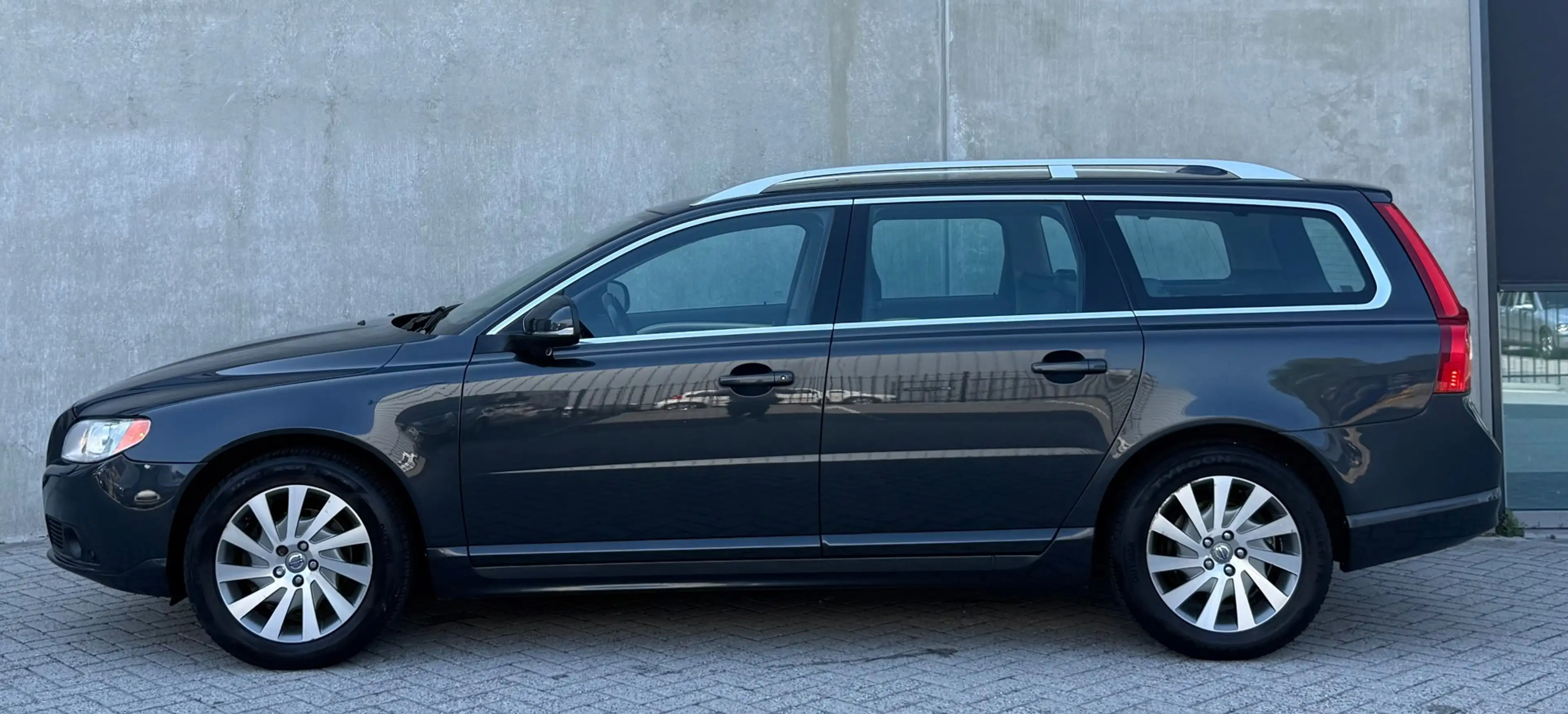 Volvo V70 1.6 T4 Limited Edition 2011 Grijs BLISS|ADAPT|APK — photo 3