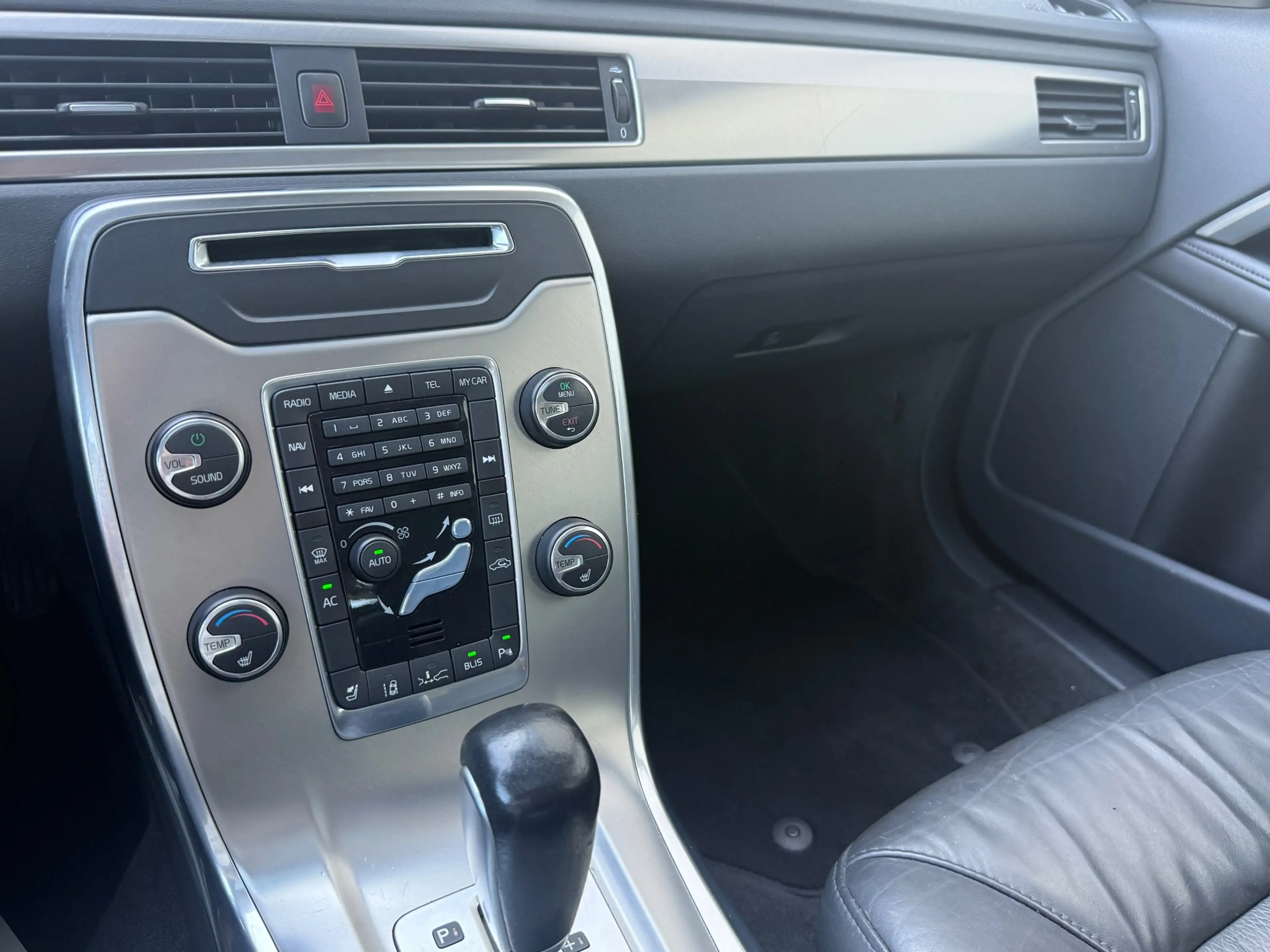 Volvo V70 1.6 T4 Limited Edition 2011 Grijs BLISS|ADAPT|APK — photo 10