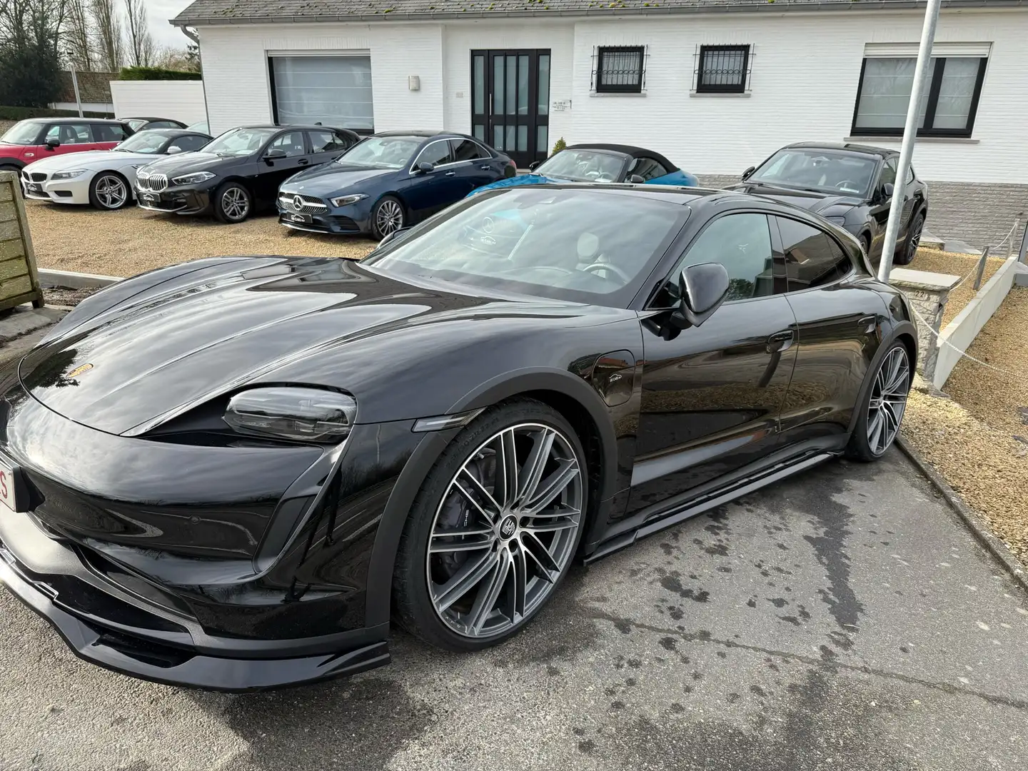 Porsche Taycan 4 CROSS TURISMO  ALLE OPTIES   65000 Zwart - 1