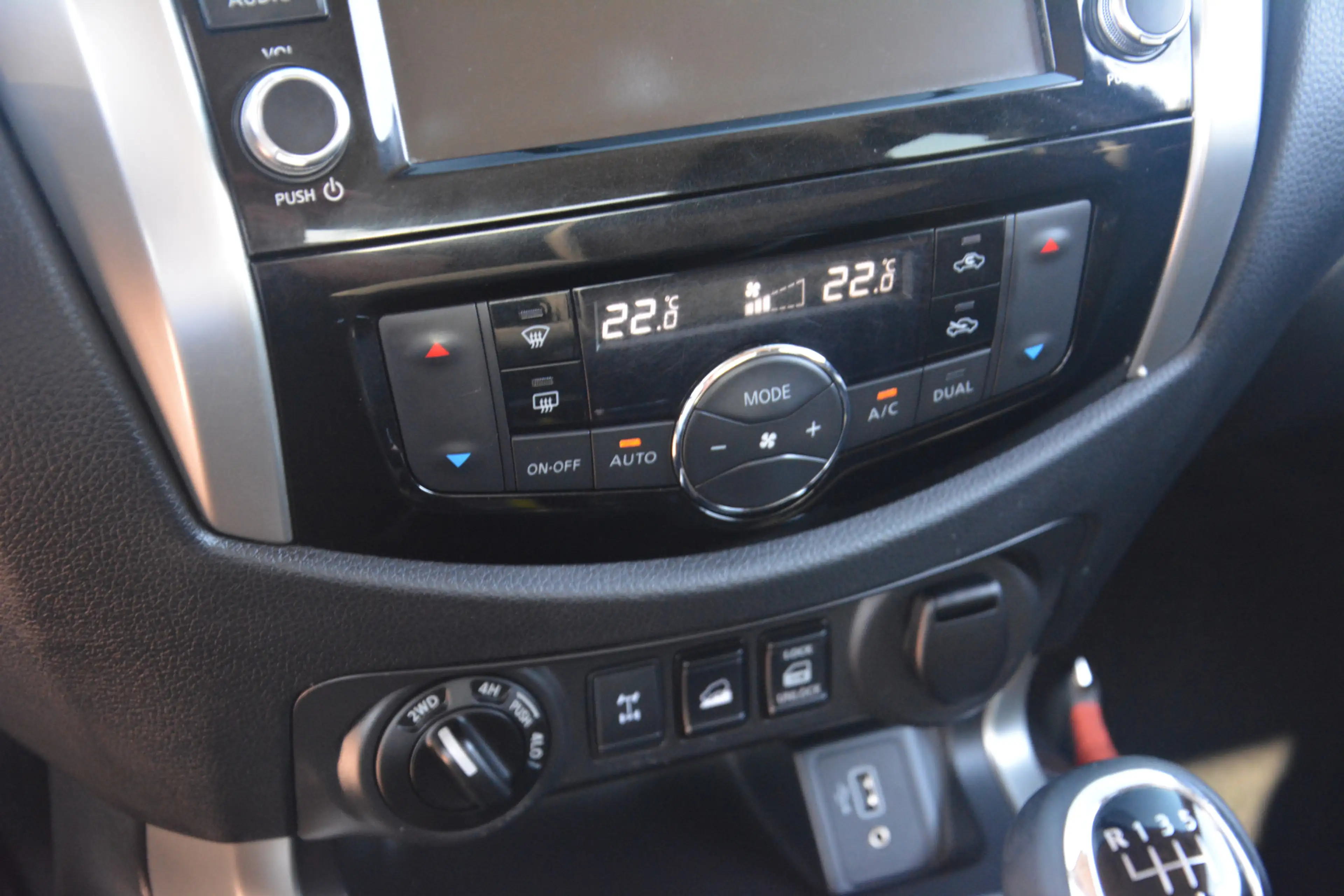 Nissan Navara 2.3 dCi N-Connecta King Cab | Navigatie | Camera | — photo 10
