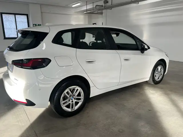 BMW 2 Series view 4