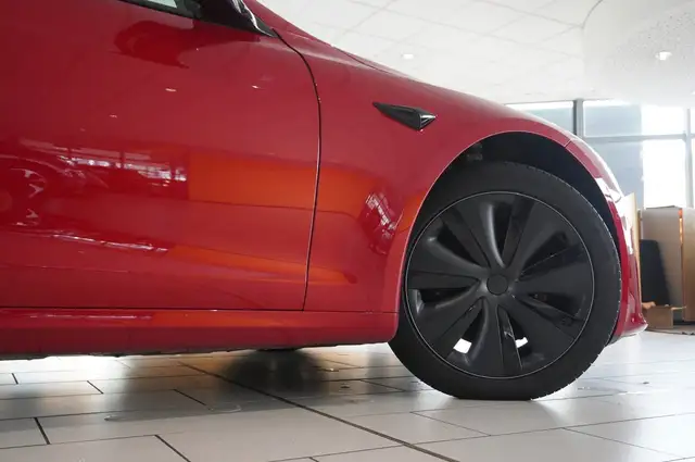 Tesla Model S view 7