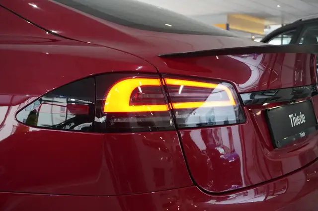 Tesla Model S view 11