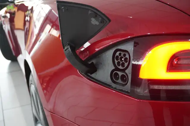 Tesla Model S view 13