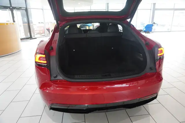 Tesla Model S view 14