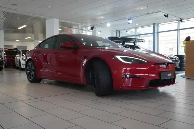 Tesla Model S view 6