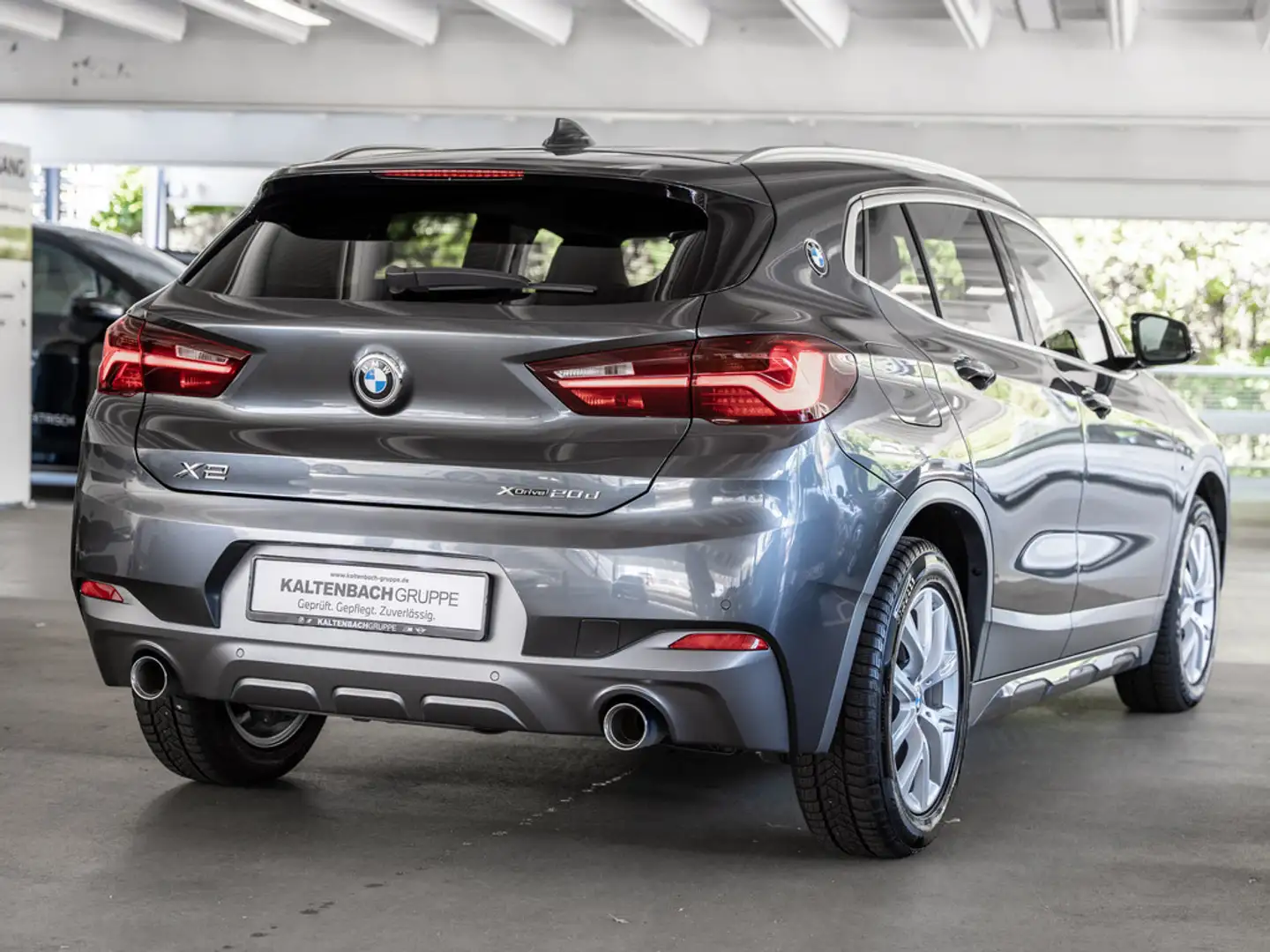 BMW X2 xDrive 20d M-Sport X PANO AHK HUD LED NAVI Grau - 2