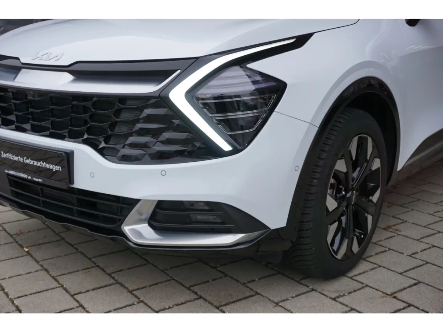 Kia Sportage 1.6 T-GDI PHEV AWD Spirit AHK Navi LED ACC Kamera Weiß - 2