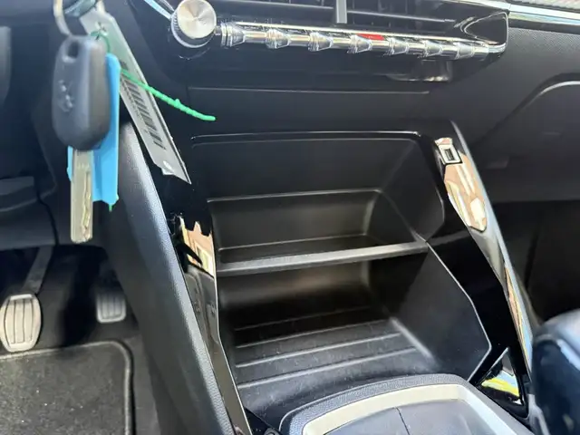 Peugeot 208 view 21