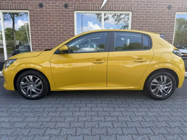 Peugeot 208 view 2