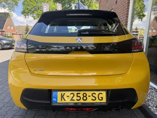 Peugeot 208 view 10