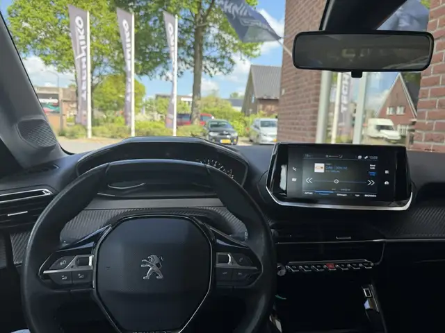 Peugeot 208 view 7