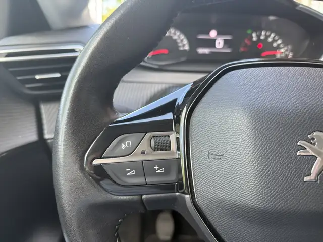 Peugeot 208 view 23