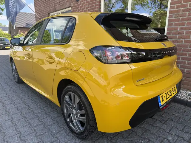Peugeot 208 view 13