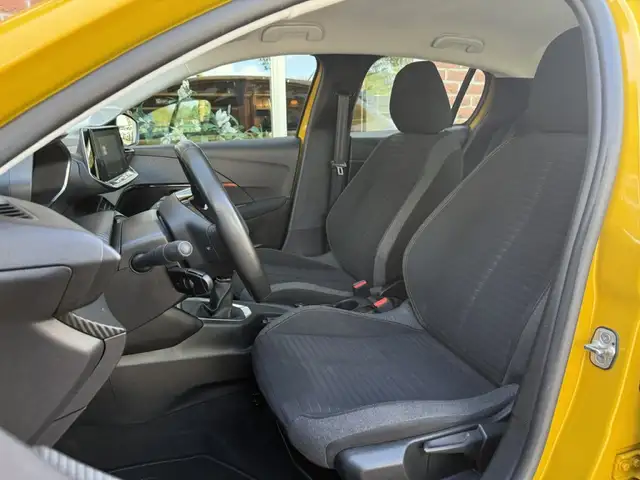 Peugeot 208 view 4