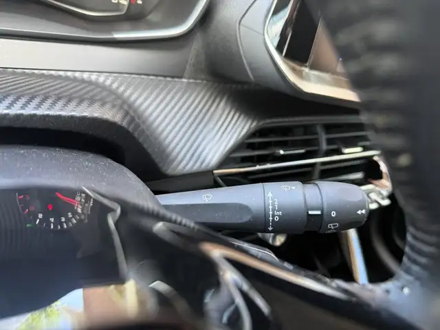 Peugeot 208 view 24