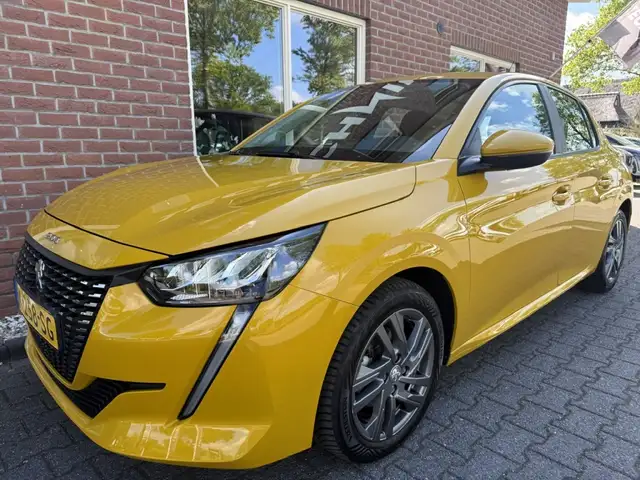 Peugeot 208 view 11