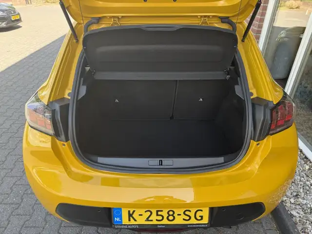 Peugeot 208 view 6