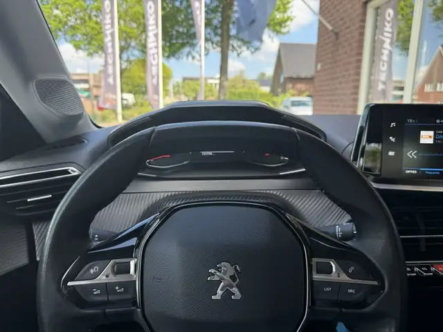 Peugeot 208 view 8