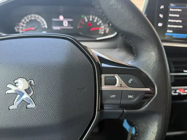 Peugeot 208 view 22