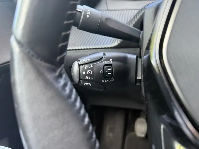Peugeot 208 view 27