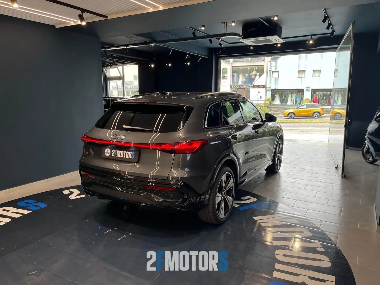 Audi Q5 2.0 tdi mhev Launch ed One quattro 204cv s-tronic Grigio - 2
