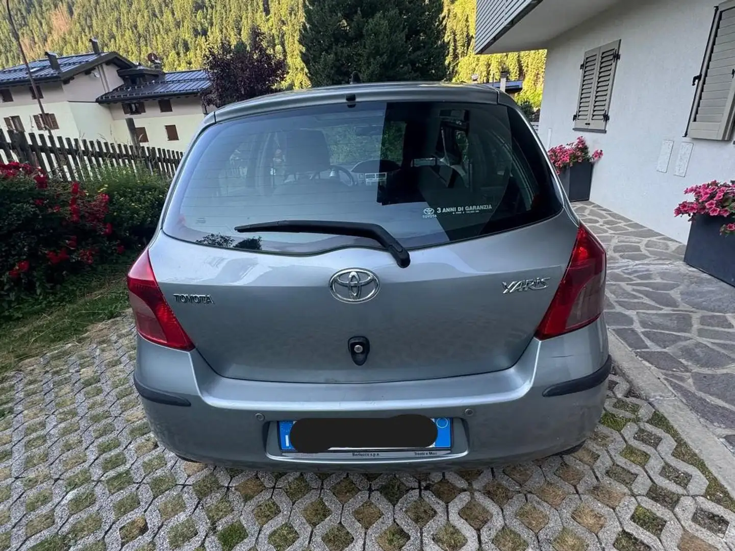 Toyota Yaris Yaris II 5p 1.4 d-4d Sol Grigio - 2