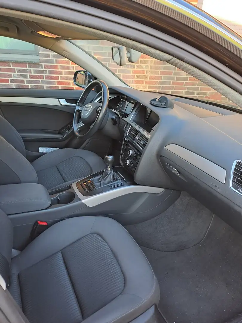 Audi A4 Avant 2.0 TDI DPF Attraction Grau - 2