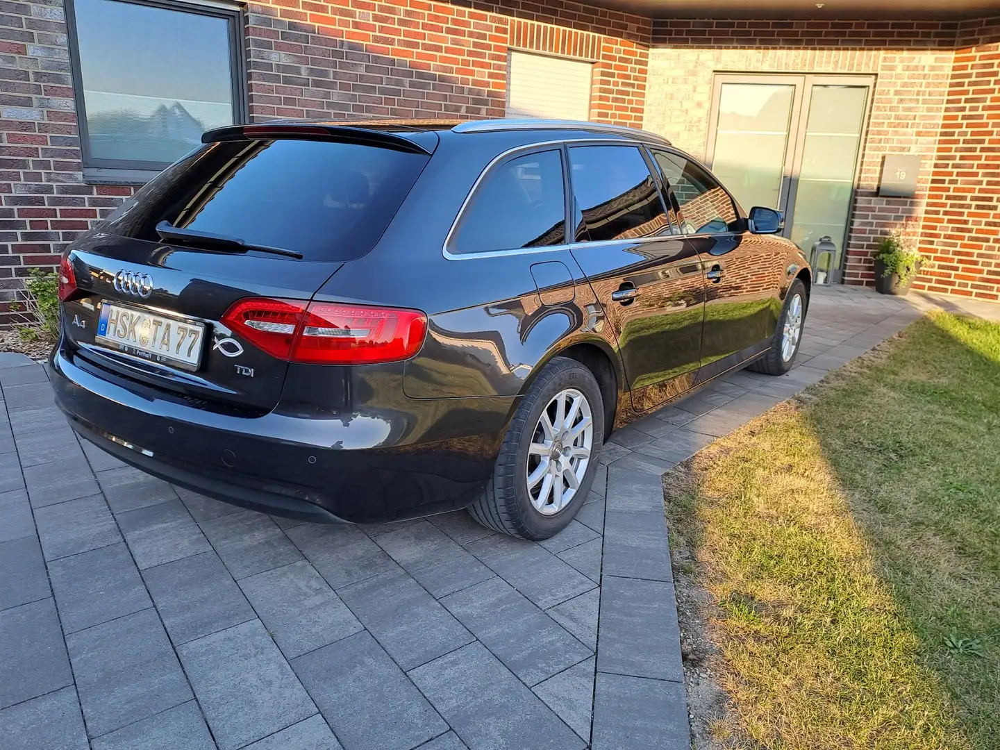 Audi A4 Avant 2.0 TDI DPF Attraction Grau - 1