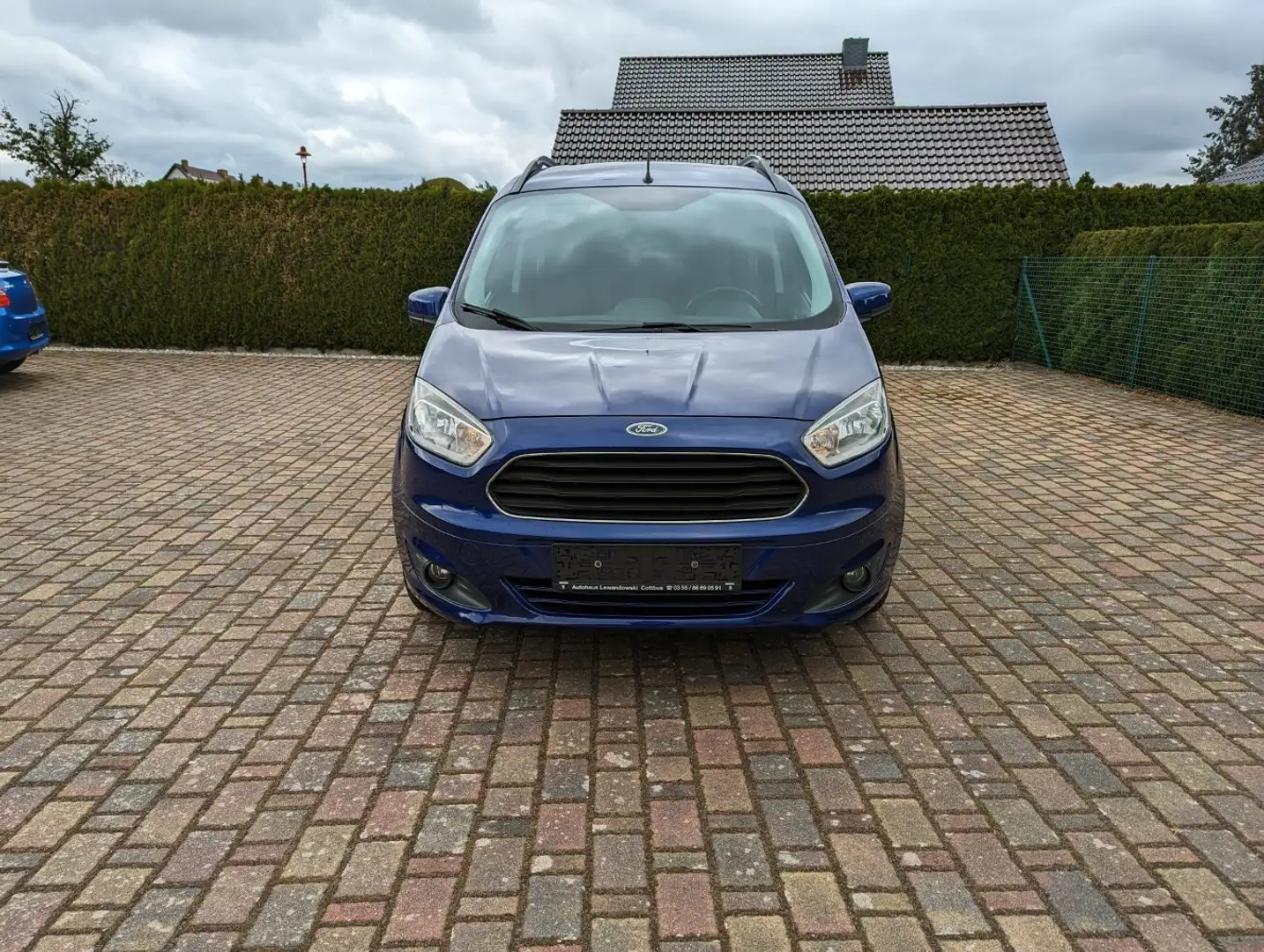 Ford Tourneo Courier Titanium Blau - 1