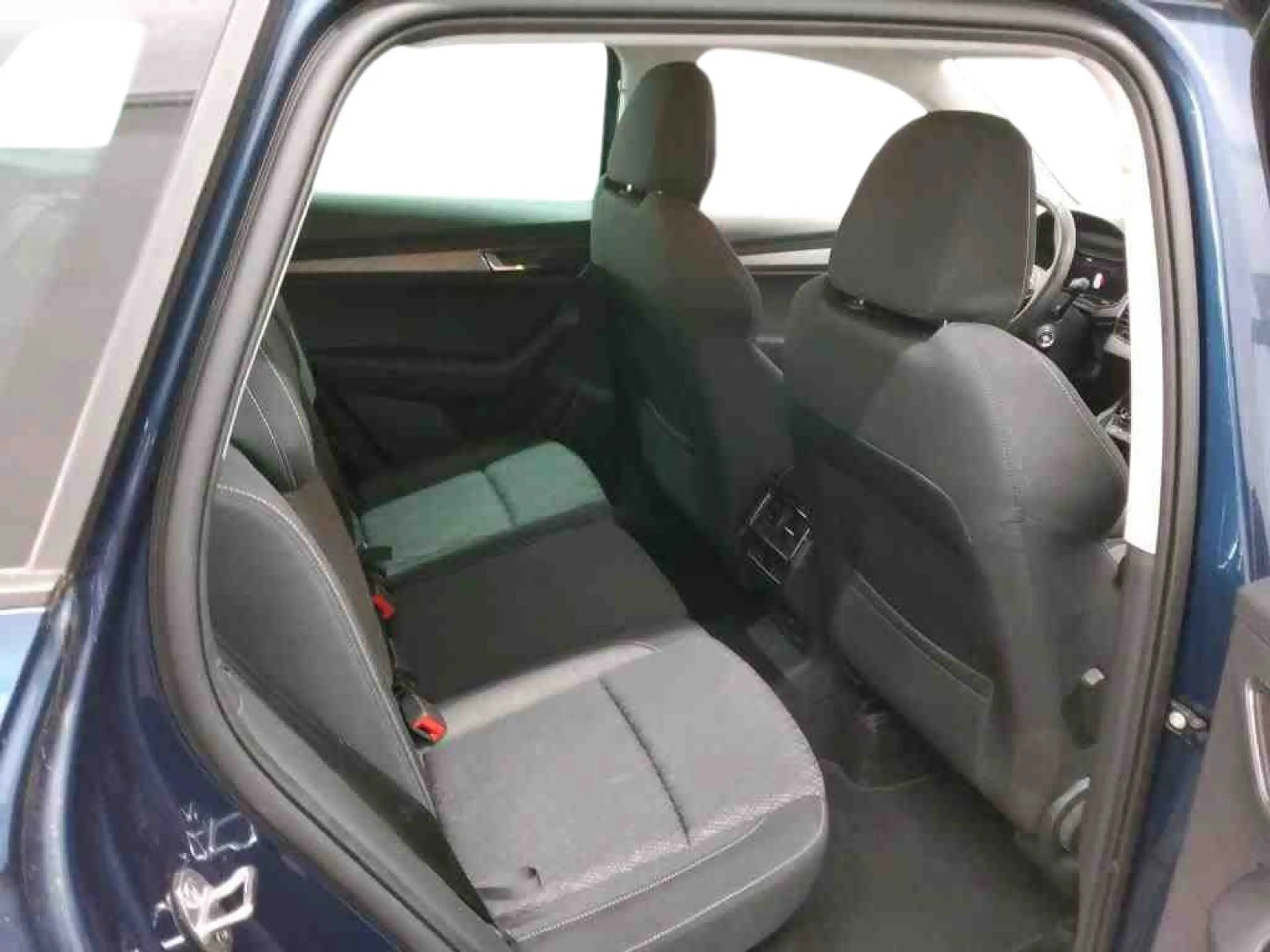 Skoda Karoq 1.5TSI DSG Style LED Nav Sitzh AHK CAM APP — photo 6