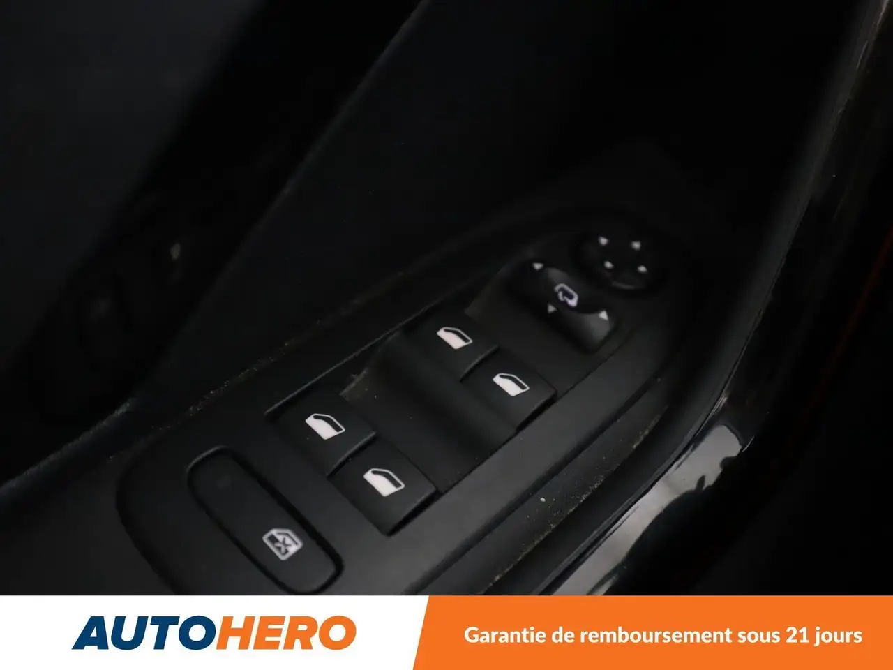 Peugeot 208 208 — photo 31