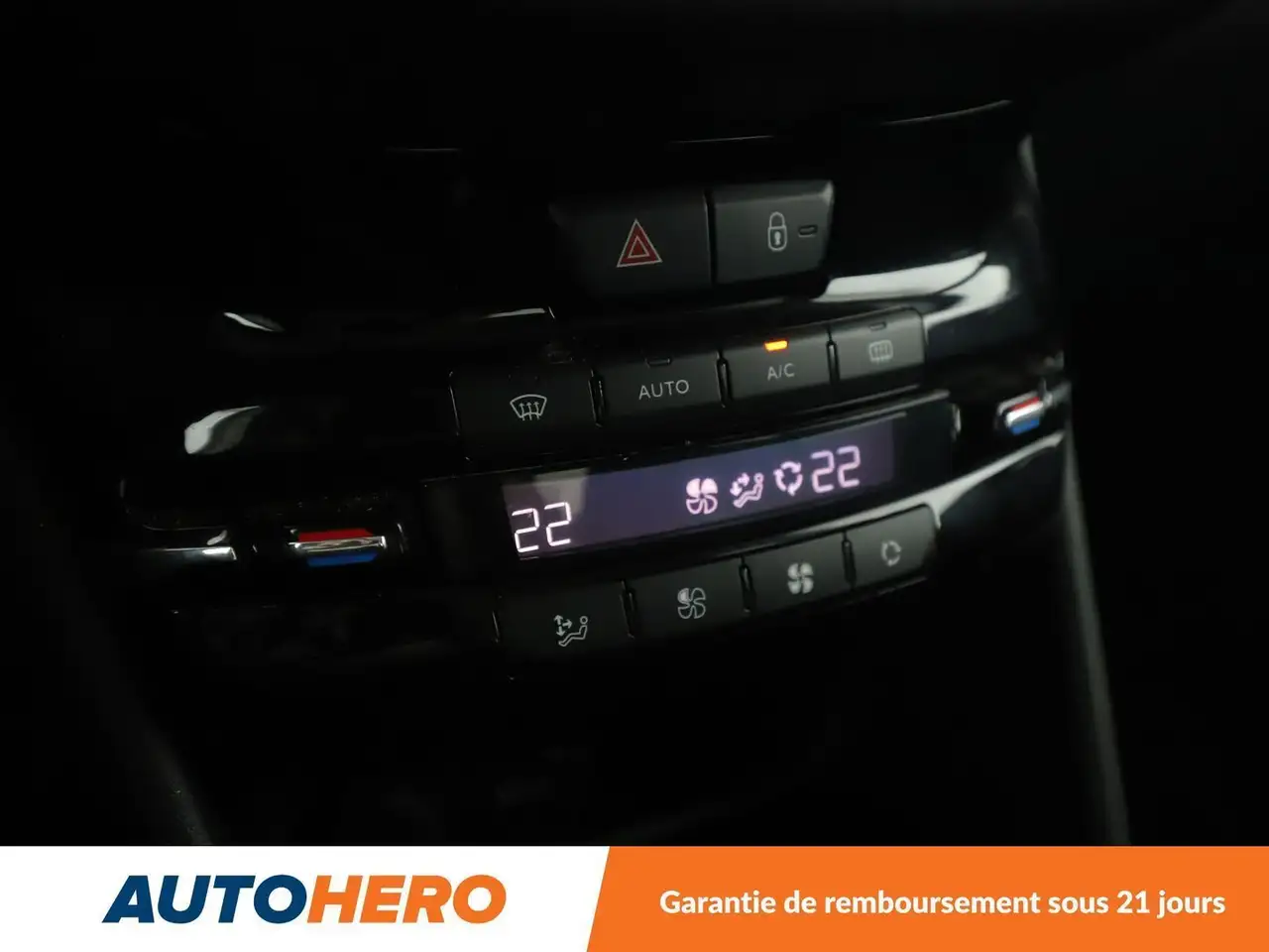 Peugeot 208 208 — photo 25