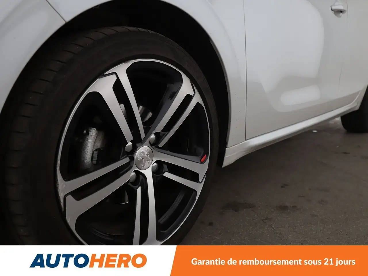 Peugeot 208 208 — photo 34