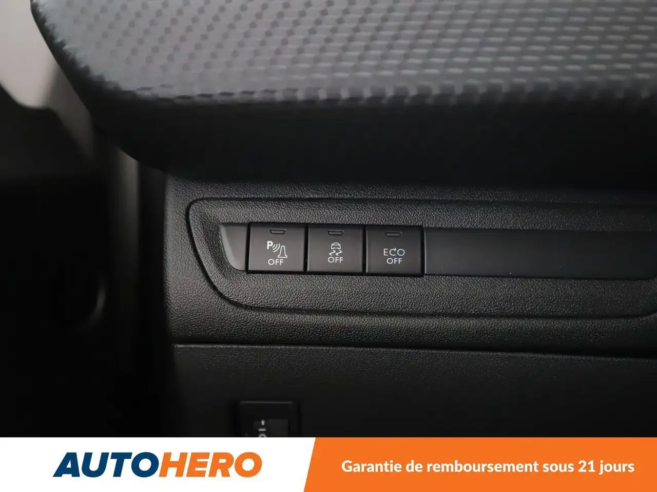 Peugeot 208 208 — photo 29