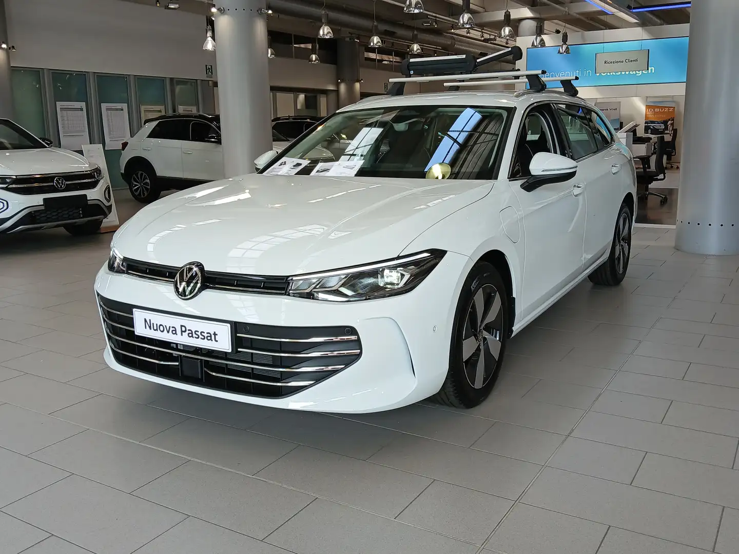 Volkswagen Passat PASSAT 1.5 TSI EHYBRID BUSINESS DSG 204 Bianco - 1