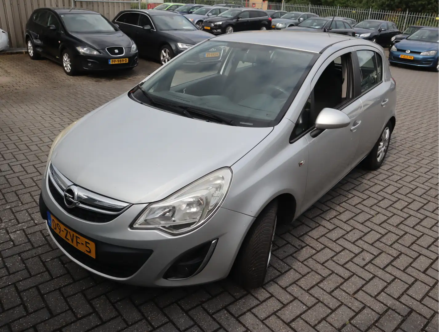 Opel Corsa 1.3 CDTi EcoFlex Anniversary / Fuel Pump Defect Gris - 2
