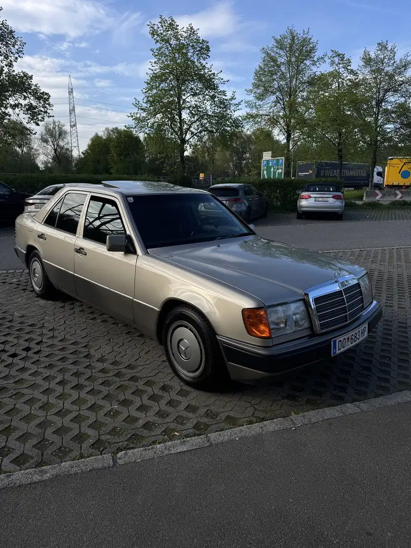 Mercedes-Benz 200 E Aut. - 1