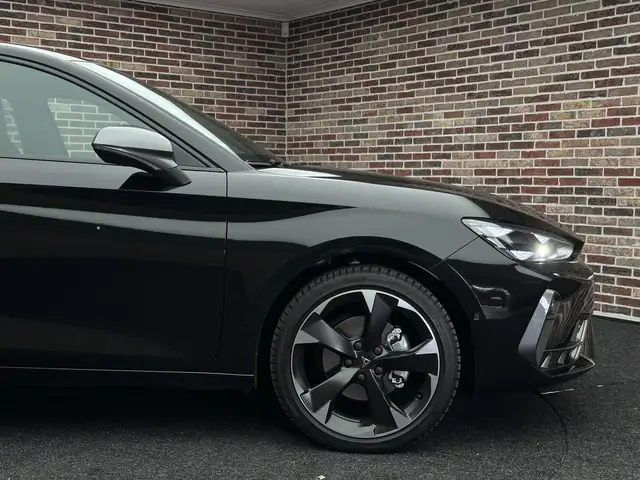 Cupra Leon view 8