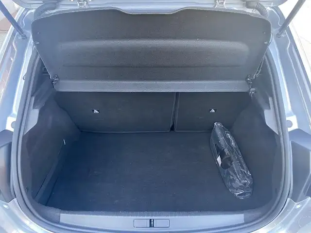 Peugeot 208 view 9
