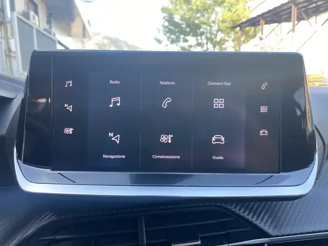 Peugeot 208 view 10