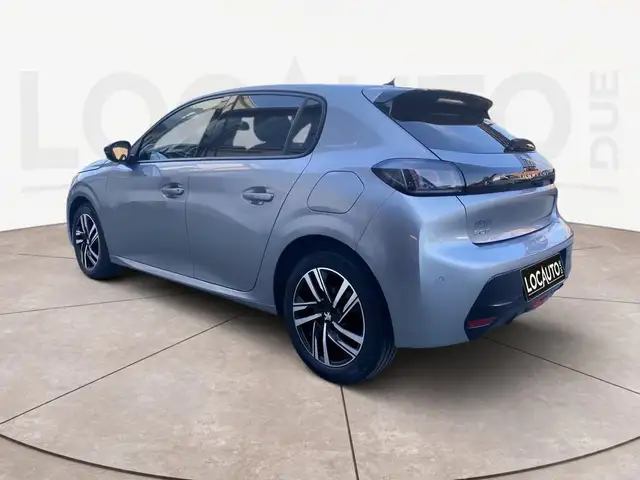 Peugeot 208 view 5