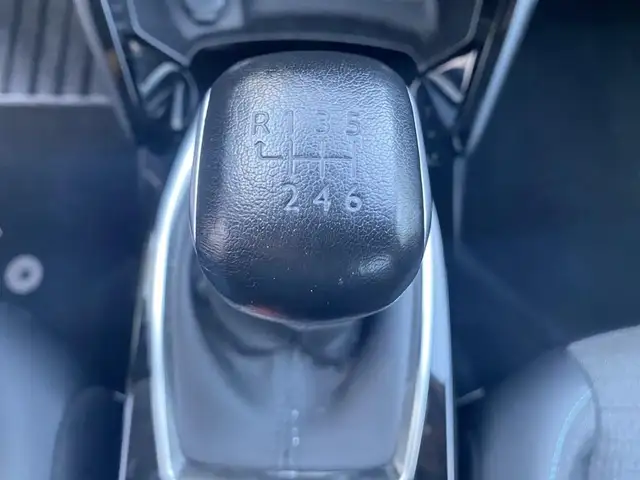 Peugeot 208 view 12