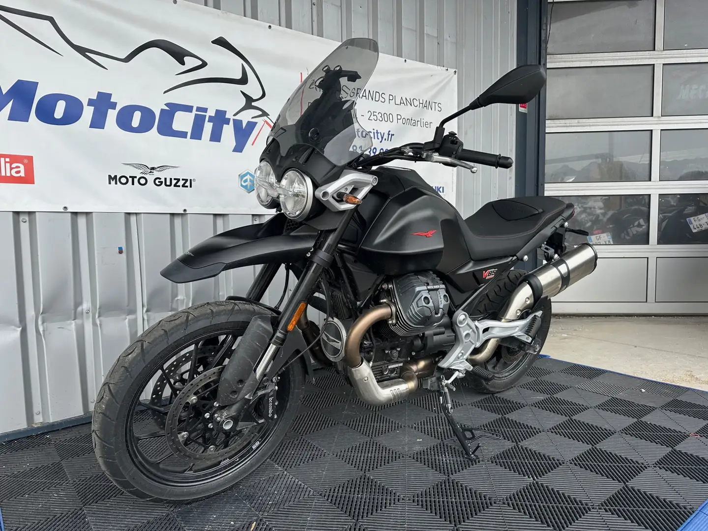 Moto Guzzi V 85 TT - 1