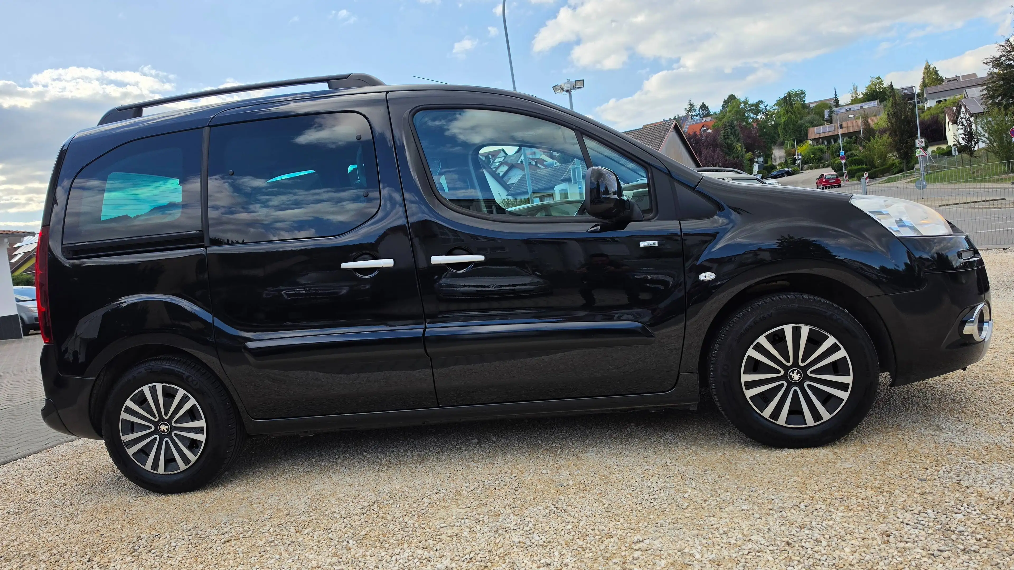 Peugeot Partner FAMILY+GARANTIE+TÜV+PANORAMA+PARKS+5SITZE+KLIMA — photo 4