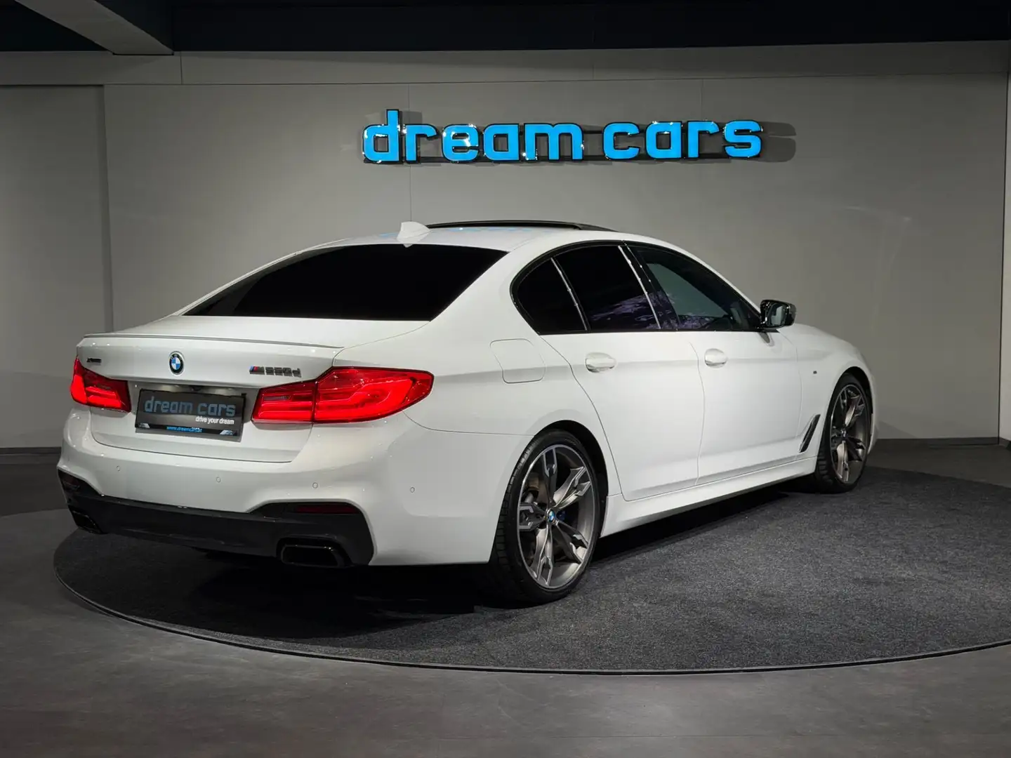 BMW M550 d xDrive / Driving Assist Plus / Schiebedach / VO Weiß - 2