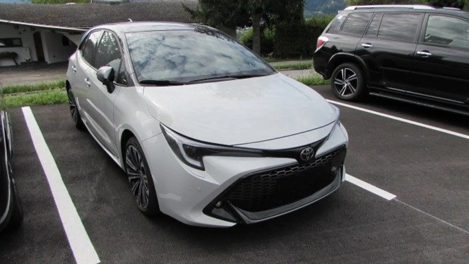Toyota Corolla HB 2,0 Hybrid GR Sport Grau - 1