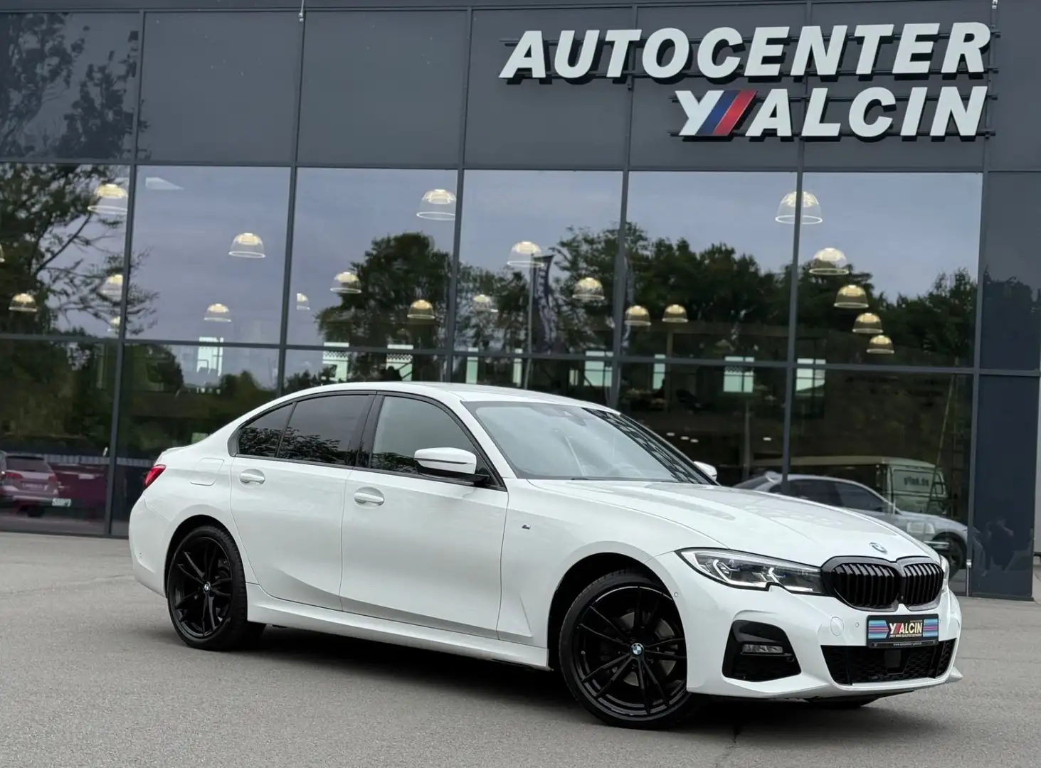 BMW 320 d M Sport Automatik 2.H/HUD/H&K/ACC/AHK/LASER Wit - 1